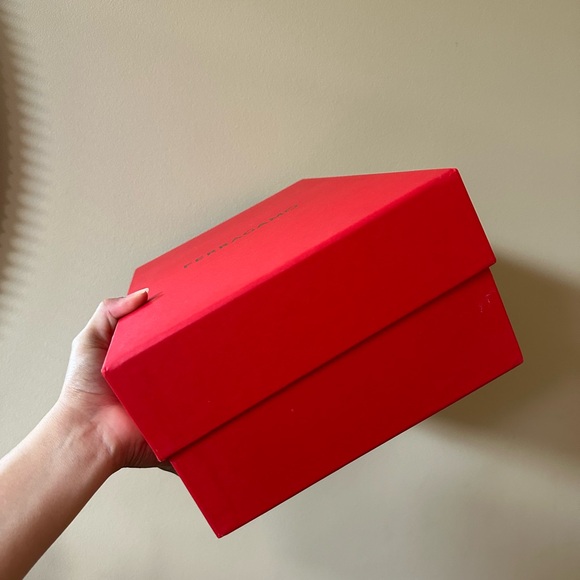 Empty ferragamo shoe box - Picture 2 of 3
